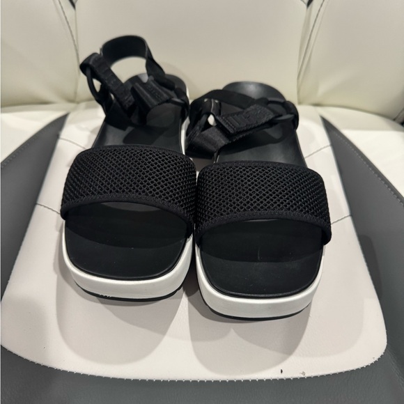 UGG Aissa Platform Sandal Size 11 - Picture 2 of 7